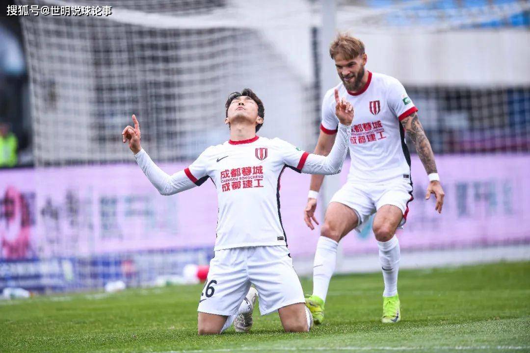 清晨德国杯焦点战，成都蓉城远射贴柱，更衣室稳定，阵容厚度经受考验