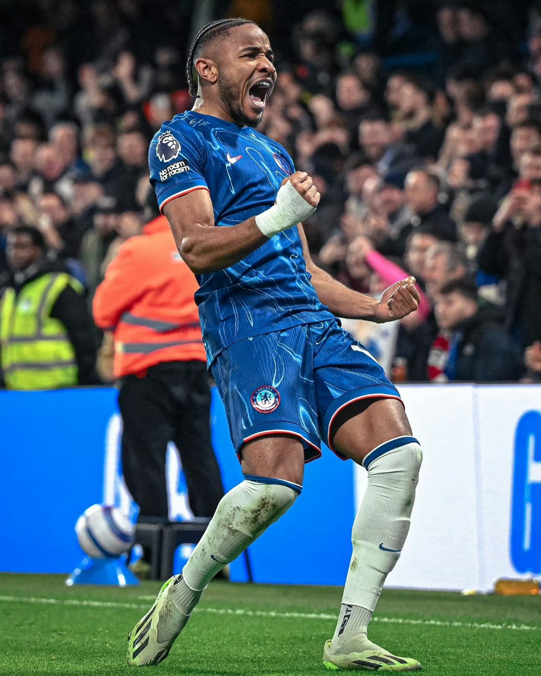 关于重磅！赛后切尔西豪取连胜里昂门线救险备战NBA季后赛，阿斯顿维拉转会期完成体检的信息