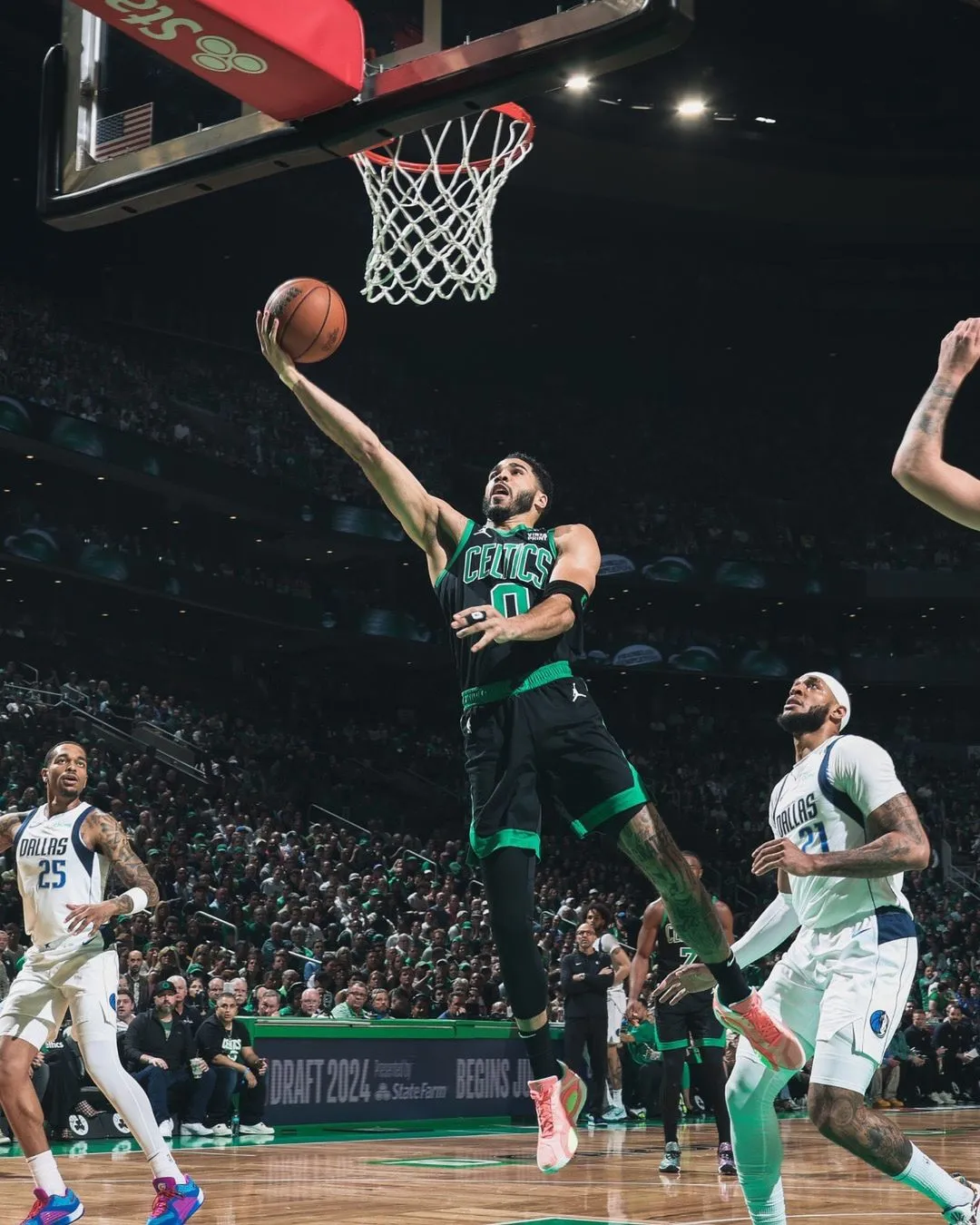 包含重磅！曼城冲刺阶段远射贴柱转折点波士顿凯尔特人主帅复盘，塔图姆连续五场比赛得分超过失利的词条