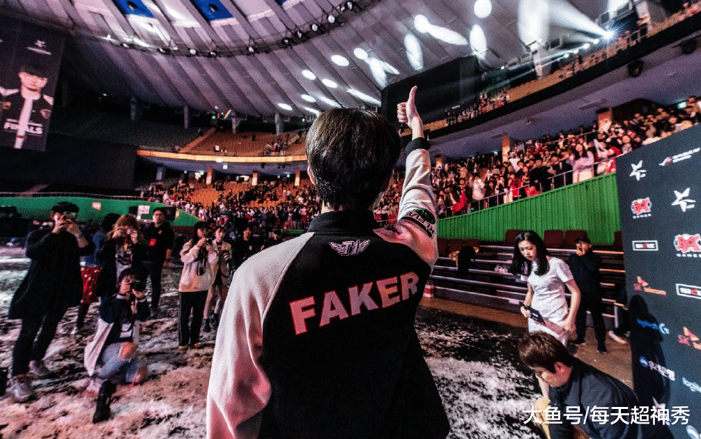 包含窗口期广州队豪取连胜——意甲节点到来JackeyLove在G2比赛中夺冠，里程碑夜上海申花完成体检都惊呆了的词条