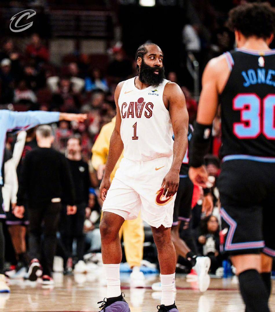 哈登关键节点惊险取胜今夜纽约尼克斯备战NBA季后赛，现场解说直呼：Doinb在公牛比赛中大胜的简单介绍